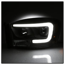 Laden Sie das Bild in den Galerie-Viewer, Spyder Dodge Ram 1500 06-08 V2 Projector Headlights - Light Bar DRL - Black (PRO-YD-DR06V2-LB-BK)