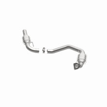 Carica l&#39;immagine nel visualizzatore di Gallery, MagnaFlow Conv DF 07-08 Express 2500 4.8L Driver Side