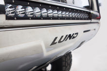 Laden Sie das Bild in den Galerie-Viewer, Lund 07-17 Chevy Silverado 1500 Bull Bar w/Light &amp; Wiring - Polished