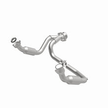 Carica l&#39;immagine nel visualizzatore di Gallery, MagnaFlow Conv DF 2007-2008 Cadillac Escalade 6.2L