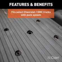 Carica l&#39;immagine nel visualizzatore di Gallery, Curt OEM Puck System 5th Wheel Adapter w/ Standard Rails for GM