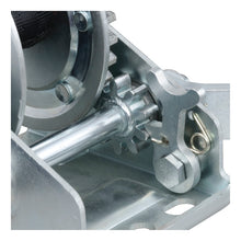 Carica l&#39;immagine nel visualizzatore di Gallery, Curt Hand Winch (900lbs 6-1/2in Handle)