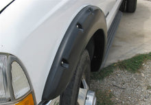 Laden Sie das Bild in den Galerie-Viewer, Lund 99-07 Ford F-250 RX-Rivet Style Textured Elite Series Fender Flares - Black (4 Pc.)
