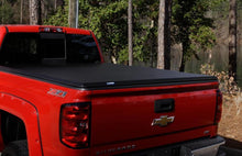 Laden Sie das Bild in den Galerie-Viewer, Lund 02-17 Dodge Ram 1500 Fleetside (8ft. Bed) Hard Fold Tonneau Cover - Black