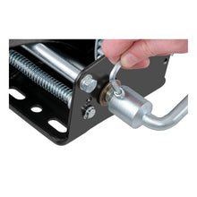 Carica l&#39;immagine nel visualizzatore di Gallery, Curt Hand Winch (1900lbs 8in Handle)