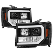 Charger l&#39;image dans la galerie, Spyder GMC Sierra 1500/2500/3500 07-13 V2 Projector Headlights- Black PRO-YD-GS07V2-LBDRL-BK