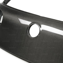 गैलरी व्यूवर में इमेज लोड करें, Seibon 06-09 Volkswagegn Golf GTI OEM Carbon Fiber Trunk Lid