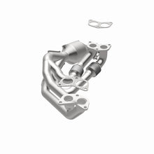 Carica l&#39;immagine nel visualizzatore di Gallery, MagnaFlow Conv Direct Fit OEM 16-17 Subaru Impreza/Forester Underbody