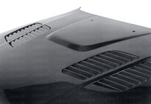 गैलरी व्यूवर में इमेज लोड करें, Seibon 97-03 BMW 5 Series 4Dr (E39) GTR-Style Carbon Fiber Hood