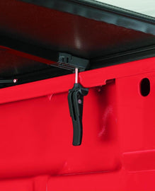 Lund 16-17 Toyota Tacoma (5ft. Bed) Genesis Elite Tri-Fold Tonneau Cover - Black