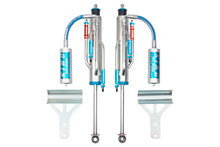 Laden Sie das Bild in den Galerie-Viewer, King Shocks 07-18 Jeep Wrangler JK Front 2.5 Dia Hose Remote Bypass Shock 0-2in Lift (Pair)