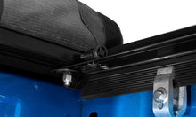 Laden Sie das Bild in den Galerie-Viewer, Lund 2022+ Nissan Frontier (5ft. Bed) Genesis Elite Roll Up Tonneau Cover - Black