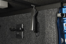 Laden Sie das Bild in den Galerie-Viewer, Extang 17-19 Nissan Titan (5ft 6in) (w/Rail System) Solid Fold 2.0