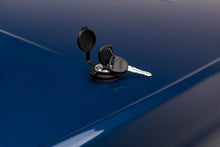 Cargar imagen en el visor de la galería, UnderCover 15-18 Ford F-150 6.5ft Bed Lux Bed Cover - Race Red