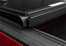 Cargar imagen en el visor de la galería, UnderCover 14-18 Chevy Silverado (19 Legacy) 6.5ft Armor Flex Bed Cover - Black Textured - 2to4wheels