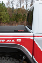 Charger l'image dans la galerie, Roll-N-Lock 2020 Jeep Gladiator 5ft bed M-Series Retractable Tonneau Cover