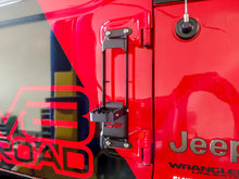 Load image into Gallery viewer, DV8 Offroad 2018+ Jeep JL/Gladiator Hinge Mounted Step