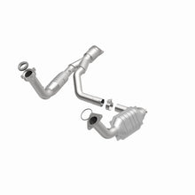 Laden Sie das Bild in den Galerie-Viewer, MagnaFlow Conv DF 06-09 TB/Envoy 5.3/6.0 OEM