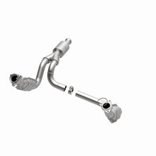 Laden Sie das Bild in den Galerie-Viewer, MagnaFlow Conv DF 09-13 Chevy Avalanche 5.3L
