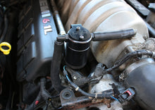 Carica l&#39;immagine nel visualizzatore di Gallery, J&amp;L 05-10 Dodge Charger 6.1L Hemi Passenger Side Oil Separator 3.0 - Black Anodized