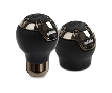 Carica l&#39;immagine nel visualizzatore di Gallery, Momo Gotham Shift Knob - Black Leather, Dark Chrome Insert