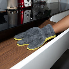 Load image into Gallery viewer, Chemical Guys The Stranger Helpful Handy Mitt (P12)