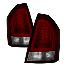 Carica l&#39;immagine nel visualizzatore di Gallery, Spyder Chrysler 300 05-07 V2 Light Bar LED Tail Lights - Red Clear ALT-YD-CHR305V2-LED-RC