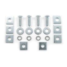 Cargar imagen en el visor de la galería, Curt 89-98 Chevrolet Tracker Class 1 Trailer Hitch w/1-1/4in Ball Mount