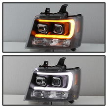Carica l&#39;immagine nel visualizzatore di Gallery, Spyder 07-14 Chevy Suburban/Tahoe V2 Projector Headlights LED Turn Sig Black PRO-YD-CSUB07V3-SB-BK