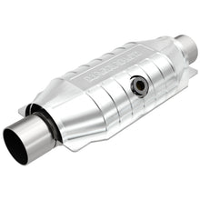 Carica l&#39;immagine nel visualizzatore di Gallery, Magnaflow Conv Univ 2.50 Mid O2 Rear