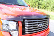 Carica l'immagine nel visualizzatore di Gallery, Lund 15-17 Chevy Colorado Interceptor Hood Shield - Smoke