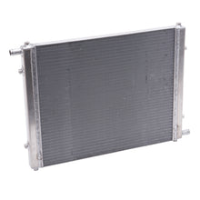 Carica l&#39;immagine nel visualizzatore di Gallery, Edelbrock Heat Exchanger Single Pass Single Row 31 000 Btu/Hr 22In W X 16 5In H X 1 5In D Silver