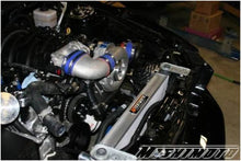 Laden Sie das Bild in den Galerie-Viewer, Mishimoto 05+ Ford Mustang Manual Aluminum Radiator