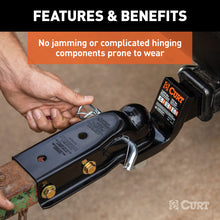 Carica l&#39;immagine nel visualizzatore di Gallery, Curt QuickPin No-Latch 2in Trailer Coupler (2.5in Channel, 3,500 lbs)