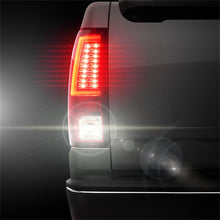 Laden Sie das Bild in den Galerie-Viewer, Spyder Chevy Silverado 1500/2500 03-06 Version 2 LED Tail Lights - Red Clear ALT-YD-CS03V2-LED-RC