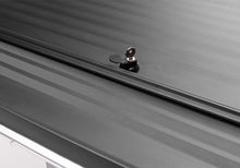Charger l'image dans la galerie, Roll-N-Lock 2021 Ford F-150 67.1in A-Series Retractable Tonneau Cover
