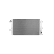 गैलरी व्यूवर में इमेज लोड करें, Mishimoto 01-05 Chevrolet/GMC 6.6L Duramax Radiator