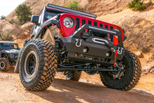 Load image into Gallery viewer, DV8 Offroad 2018+ Jeep Wrangler JL Front Sway Bar Skid Plate / Sway Bar Disconnect