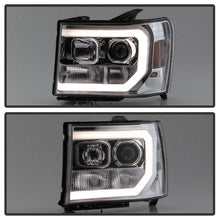 Charger l&#39;image dans la galerie, Spyder GMC Sierra 1500/2500/3500 07-13 V2 Projector Headlights - Chrome PRO-YD-GS07V2-LBDRL-C