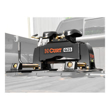 Carica l&#39;immagine nel visualizzatore di Gallery, Curt Q25 5th Wheel Hitch w/Roller