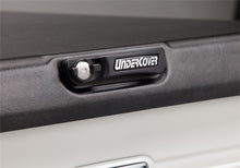 Cargar imagen en el visor de la galería, UnderCover 14-20 Toyota Tundra 5.5ft Elite Bed Cover - Black Textured