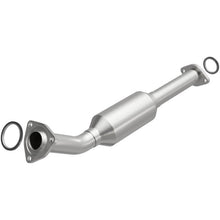 Carica l&#39;immagine nel visualizzatore di Gallery, MagnaFlow Conv Direct Fit OEM 2003-2004 Toyota Tundra Underbody - 28.75in Length