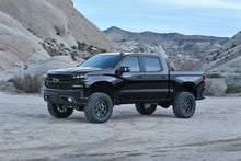 Carica l&#39;immagine nel visualizzatore di Gallery, Fabtech 2019 GM C1500 2WD 6in Perf. System w/DL 2.5 Coilovers &amp; Rear DL Shocks
