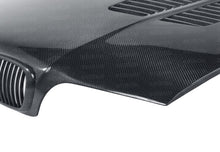 गैलरी व्यूवर में इमेज लोड करें, Seibon 97-03 BMW 5 Series 4Dr (E39) GTR-Style Carbon Fiber Hood