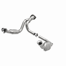 Laden Sie das Bild in den Galerie-Viewer, MagnaFlow Conv DF 07-08 Escalade 6.2 Driver Side OEM