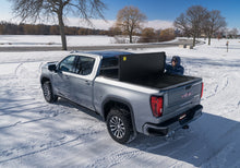 Cargar imagen en el visor de la galería, UnderCover 07-21 Toyota Tundra 5.5ft Triad Bed Cover