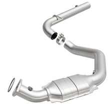 Carica l&#39;immagine nel visualizzatore di Gallery, MagnaFlow Conv DF 07-08 Express 2500 4.8L Driver Side