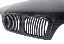 गैलरी व्यूवर में इमेज लोड करें, Seibon 97-03 BMW 5 Series 4Dr (E39) GTR-Style Carbon Fiber Hood