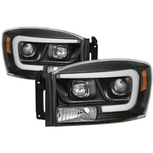 Laden Sie das Bild in den Galerie-Viewer, Spyder Dodge Ram 1500 06-08 V2 Projector Headlights - Light Bar DRL - Black (PRO-YD-DR06V2-LB-BK)