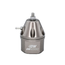 Carica l&#39;immagine nel visualizzatore di Gallery, DeatschWerks DWR2000 Adjustable Fuel Pressure Regulator - Titanium